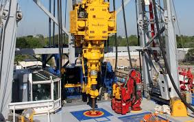 Land drilling rig with derrick and drilling equipment on onshore location